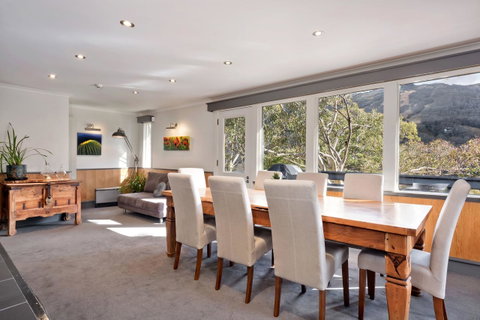 Pure Chalet Thredbo - Surfers Paradise Gold Coast 18