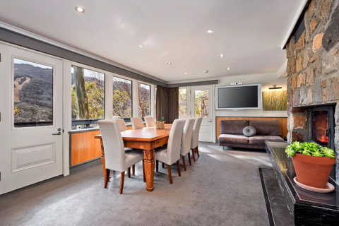 Pure Chalet Thredbo - Surfers Paradise Gold Coast 16