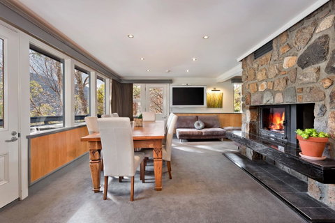 Pure Chalet Thredbo - Surfers Paradise Gold Coast 14