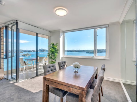 Panoramic Harbour Views And Unbeatable Comfort - Surfers Paradise Gold Coast 6