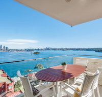 Panoramic harbour views and unbeatable comfort - Surfers Paradise Gold Coast