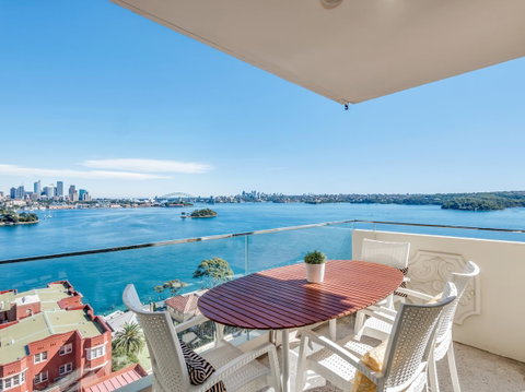 Panoramic Harbour Views And Unbeatable Comfort - Surfers Paradise Gold Coast 0