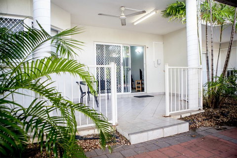 Nightcliff Foreshore Getaway - McKay Gardens - Surfers Paradise Gold Coast 5