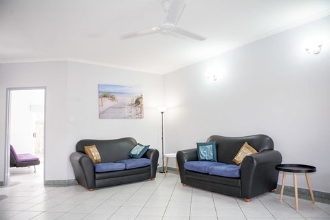 Nightcliff Foreshore Getaway - McKay Gardens - Surfers Paradise Gold Coast 9