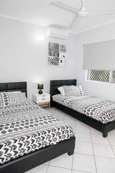 Nightcliff Foreshore Getaway - McKay Gardens - Surfers Paradise Gold Coast 12