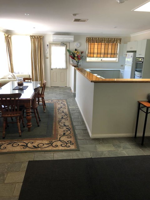 Beaches Serviced Apartments - Surfers Paradise Gold Coast 5