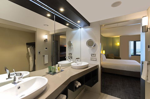 Hilton Darwin - Surfers Paradise Gold Coast 15