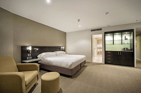 Hilton Darwin - Surfers Paradise Gold Coast 34
