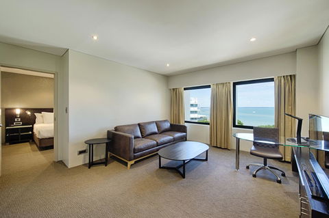 Hilton Darwin - Surfers Paradise Gold Coast 12
