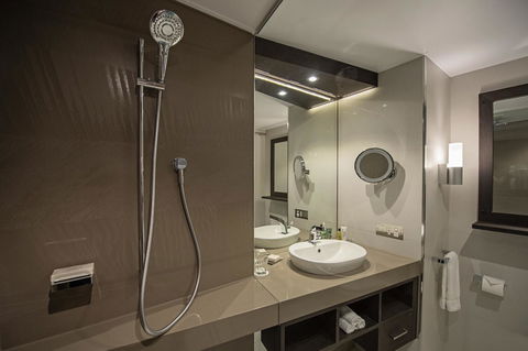 Hilton Darwin - Surfers Paradise Gold Coast 25