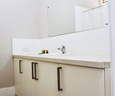 Erldunda Desert Oaks Resort - Surfers Paradise Gold Coast 11