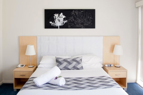 Corrigans Cove - Surfers Paradise Gold Coast 1
