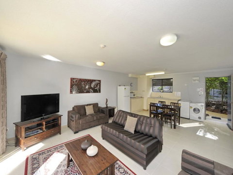 Nelson Bay Breeze - Surfers Paradise Gold Coast 9