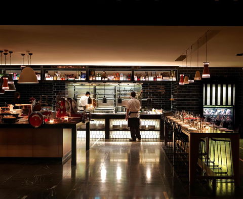 QT Canberra - Surfers Paradise Gold Coast 10