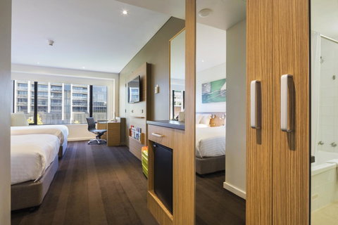 Crowne Plaza Canberra, An IHG Hotel - Surfers Paradise Gold Coast 23