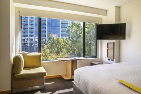 Crowne Plaza Canberra, An IHG Hotel - Surfers Paradise Gold Coast 14