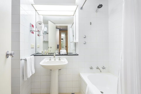 Crowne Plaza Canberra, An IHG Hotel - Surfers Paradise Gold Coast 26