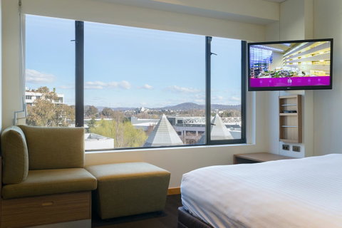Crowne Plaza Canberra, An IHG Hotel - Surfers Paradise Gold Coast 19