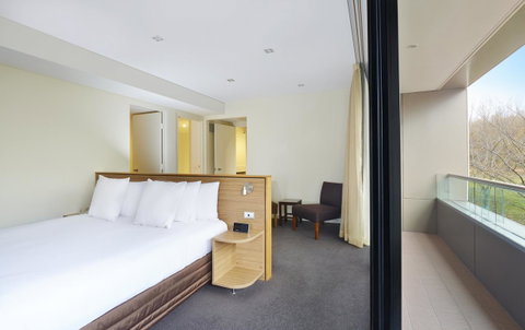 Crowne Plaza Canberra, An IHG Hotel - Surfers Paradise Gold Coast 13