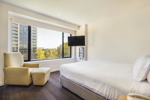 Crowne Plaza Canberra, An IHG Hotel - Surfers Paradise Gold Coast 21
