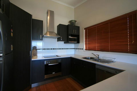 Boronia 6/30 Nettin Circuit - Surfers Paradise Gold Coast 3