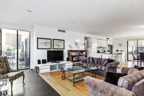 BOUTIQUE STAYS - Catani Gardens - Surfers Paradise Gold Coast 1