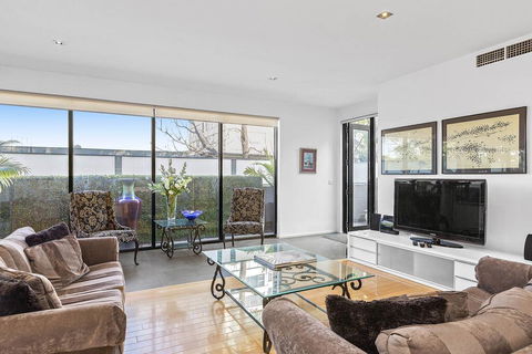 BOUTIQUE STAYS - Catani Gardens - Surfers Paradise Gold Coast 2