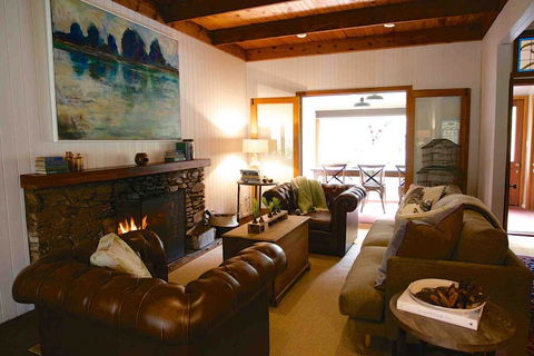 Braeside Mount Macedon Country Retreat Bed And Breakfast - Surfers Paradise Gold Coast 1