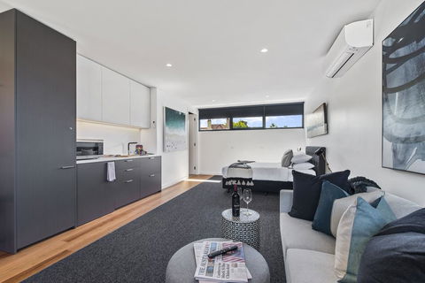 Brand New Beachside Studio Apartment - Surfers Paradise Gold Coast 1