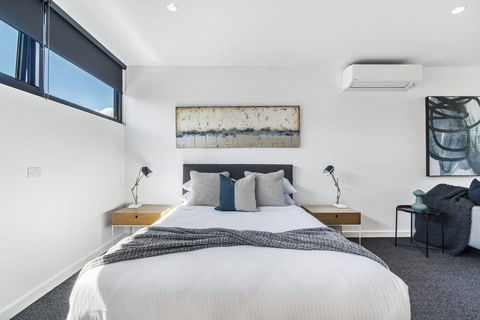 Brand New Beachside Studio Apartment - Surfers Paradise Gold Coast 2