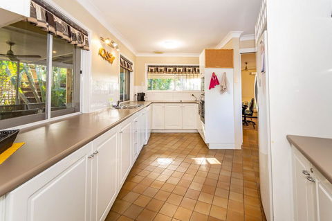 Bribie Beach House, Waterfront Directly Across The Road - Solander Esp, Banksia Beach - Surfers Paradise Gold Coast 2