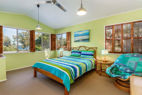 Bribie Beach House, Waterfront Directly Across The Road - Solander Esp, Banksia Beach - Surfers Paradise Gold Coast 1
