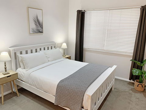 Bright 3-bedroom Apartment - Central Armidale - Surfers Paradise Gold Coast 2