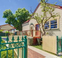 Bright 3-bedroom apartment - Central Armidale - Surfers Paradise Gold Coast
