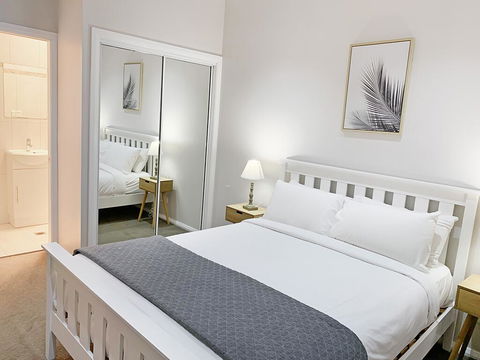 Bright 3-bedroom Apartment - Central Armidale - Surfers Paradise Gold Coast 1