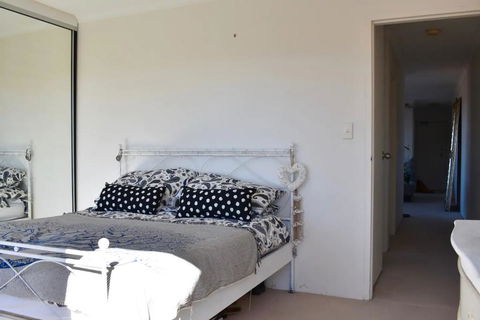 BRIGHT And Airy TOP FLOOR Apartment With FAB Views - Surfers Paradise Gold Coast 3
