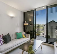 Bright Modern Apartment w Parking and Gym Near CBD - Surfers Paradise Gold Coast
