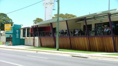 Bring The Family, Dog And The Boat To Welsby Pde, Bongaree - Surfers Paradise Gold Coast 1