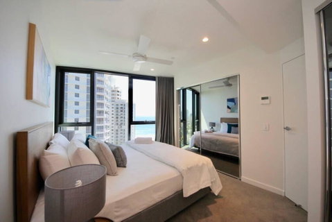 Broadbeach New Luxury Vue #17 Beach Views - Surfers Paradise Gold Coast 2