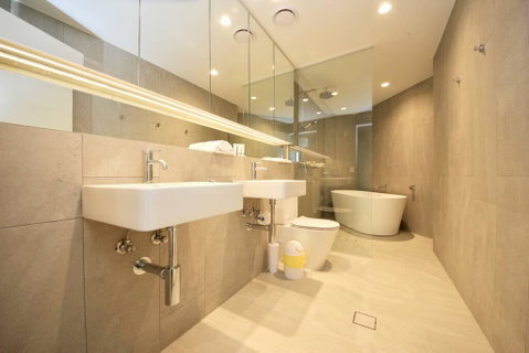 Broadbeach New Luxury Vue #17 Beach Views - Surfers Paradise Gold Coast 3