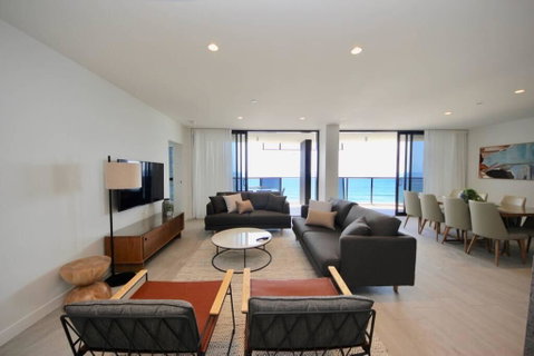 Broadbeach New Luxury Vue #17 Beach Views - Surfers Paradise Gold Coast 1