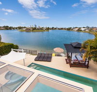 Broadbeach Waterfront Holiday House - Surfers Paradise Gold Coast