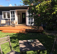 Burrill Lakeview Cottage - Surfers Paradise Gold Coast