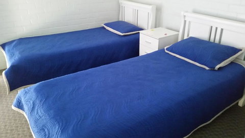 By The Sea Unit 3, 13 Esplanade, Kings Beach - Surfers Paradise Gold Coast 3