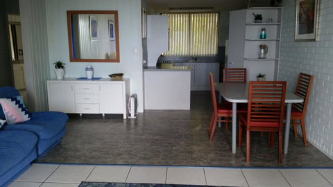 By The Sea Unit 3, 13 Esplanade, Kings Beach - Surfers Paradise Gold Coast 1