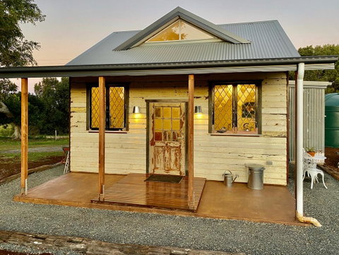 BYRON BAY New! SUNSET COTTAGE - Surfers Paradise Gold Coast 0