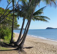 Cairns Northern Beaches Holiday Retreat - Surfers Paradise Gold Coast