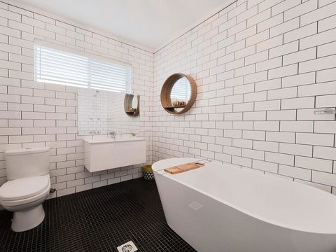 Callala Dreaming - Mid Century Beach House - Surfers Paradise Gold Coast 1