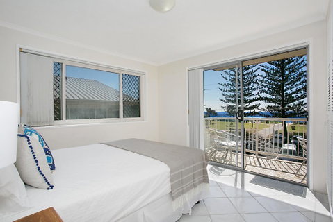 Camden House #11 - Surfers Paradise Gold Coast 3