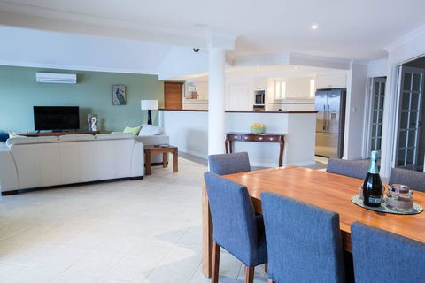 Canal Elegance In Yunderup - Surfers Paradise Gold Coast 3